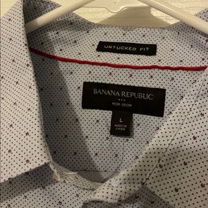 Men’s woven button up shirt